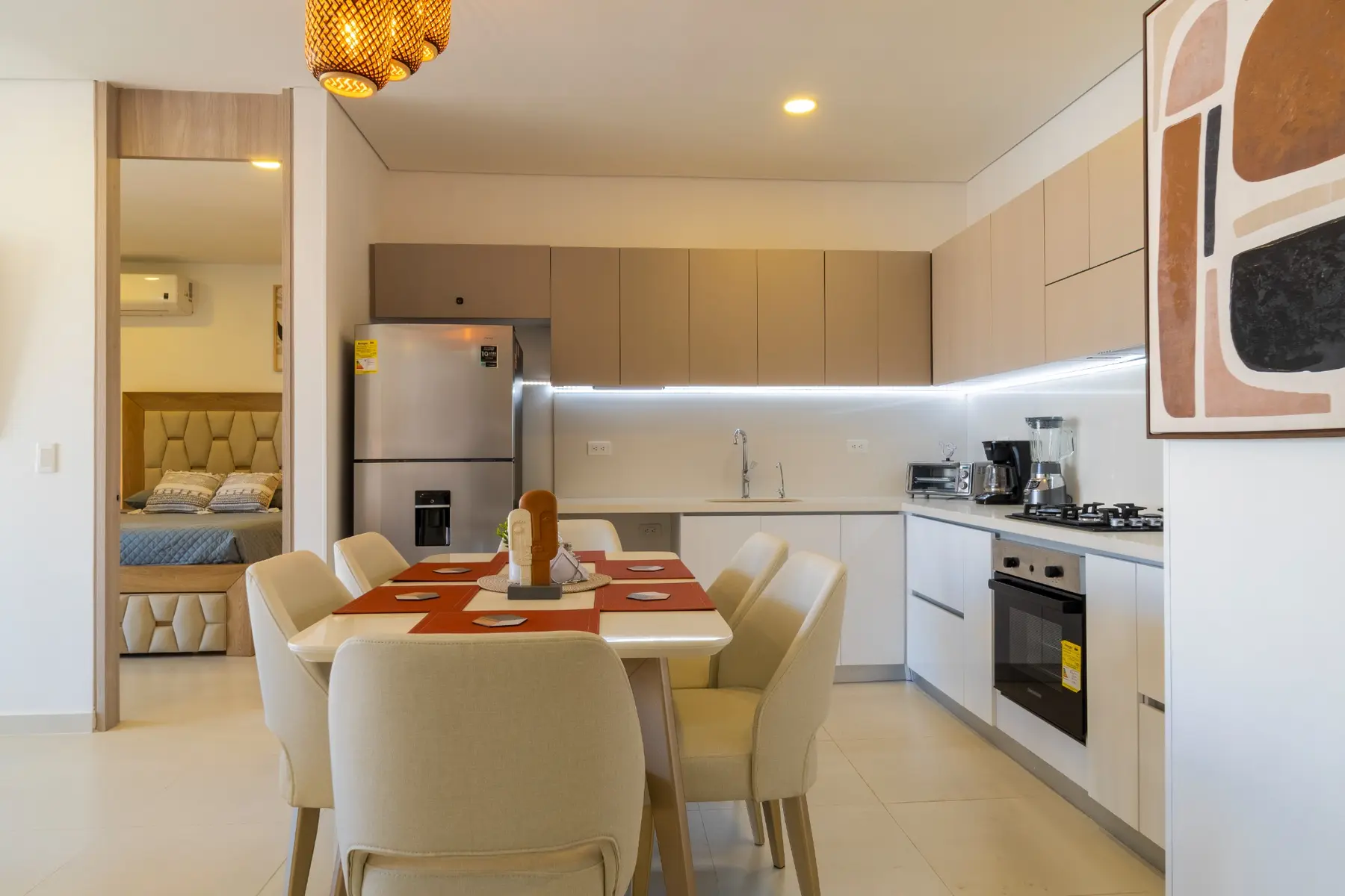 Cocina y comedor del apartamento en Pozos Colorados