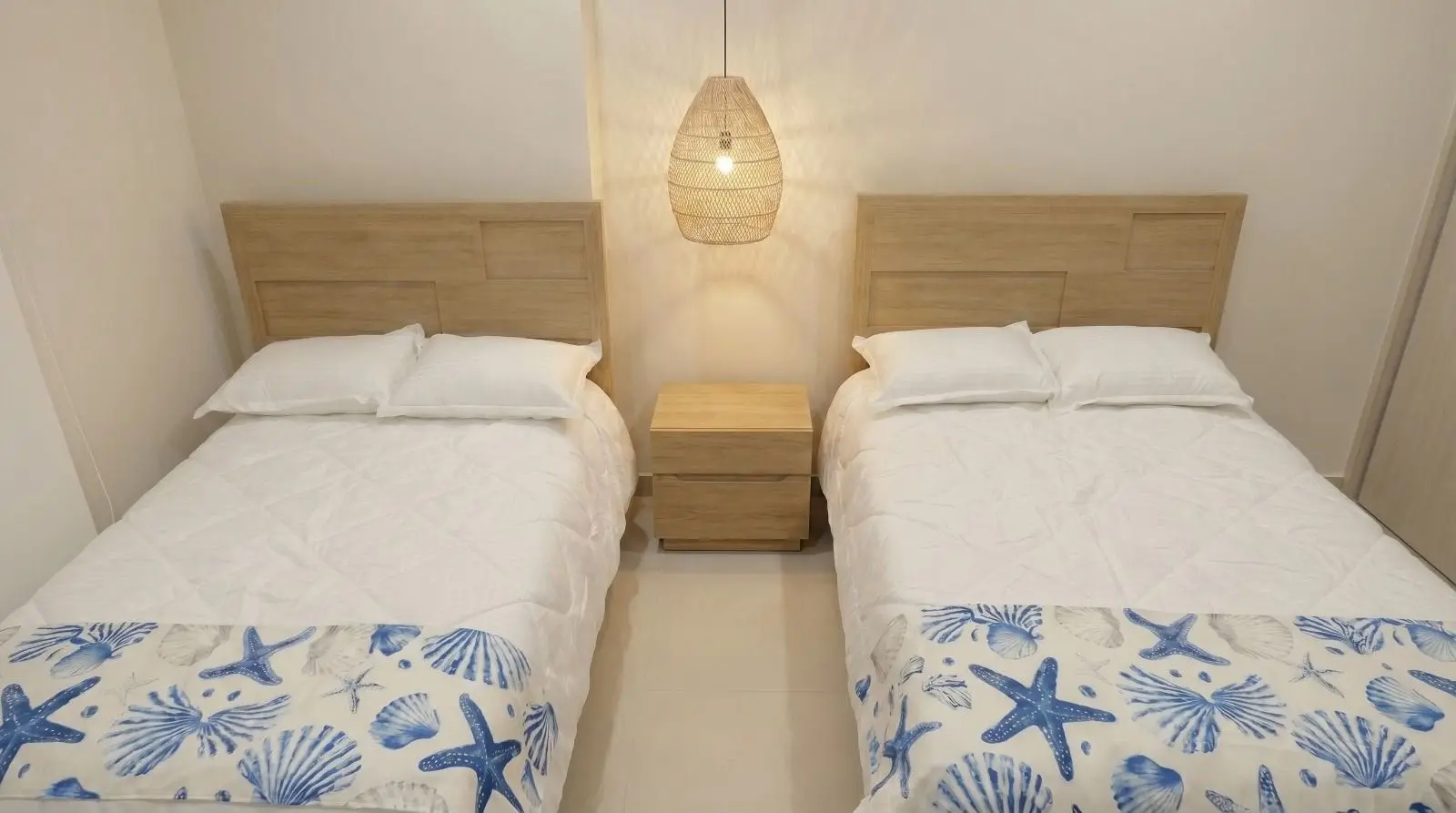 Segunda habitación con dos camas.