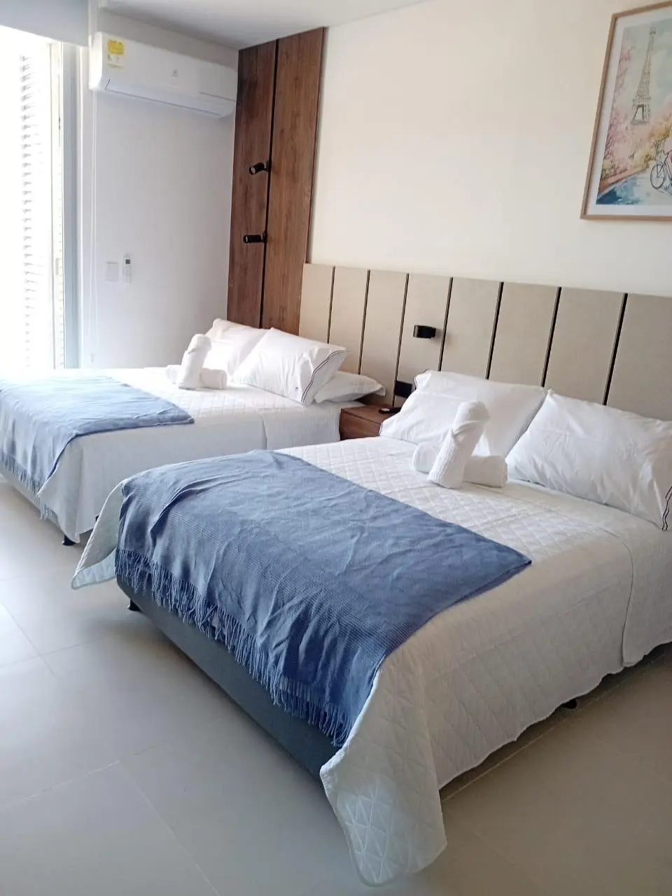 Ambiente interior amoblado del apartamento