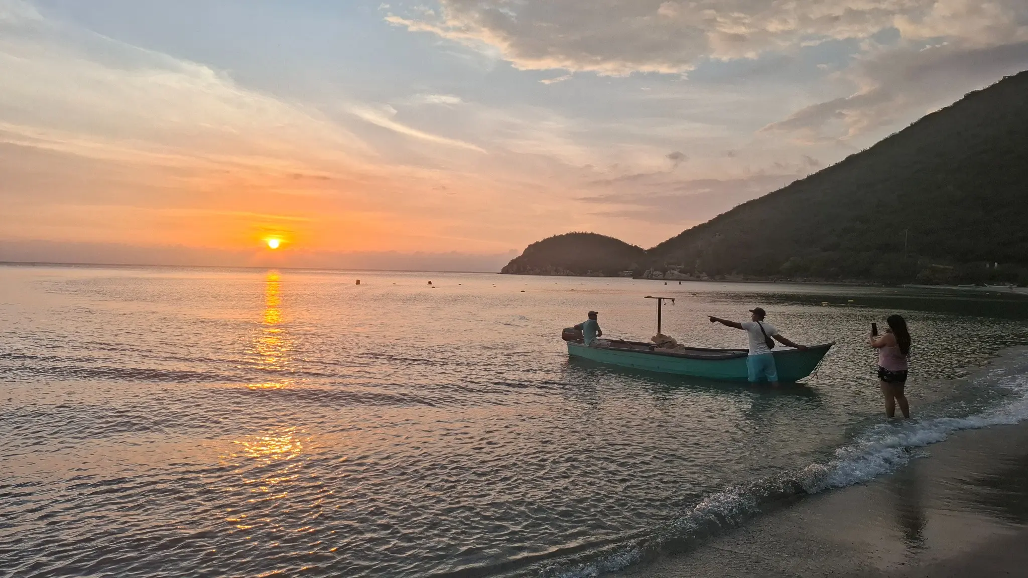 Atardecer en una playa cercana al alojamiento en Santa Marta