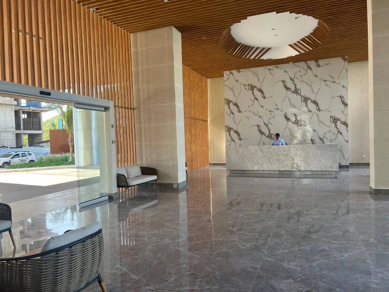 Recepción y lobby de acceso del edificio