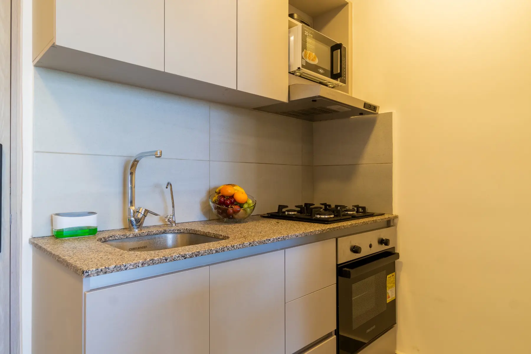 Cocina del apartamento amoblado